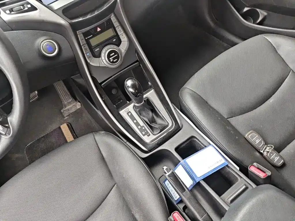 Hyundai Elantra 2015 1.6L Automatic Premium Edition — миниатюра 14