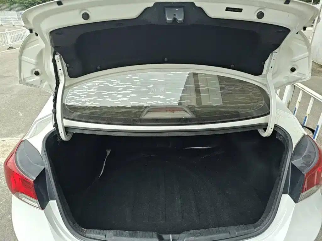 Hyundai Elantra 2015 1.6L Automatic Premium Edition — миниатюра 19