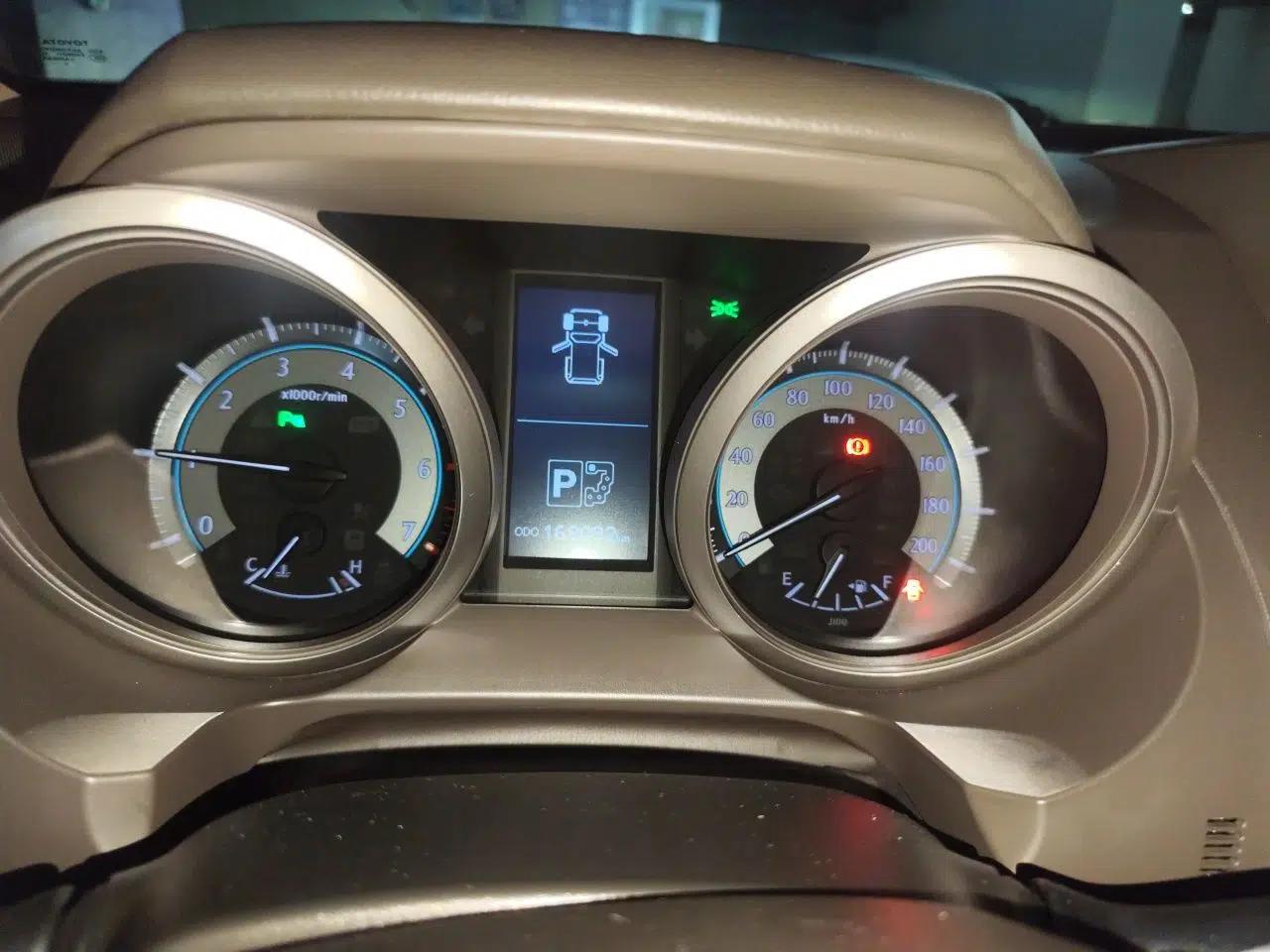 Toyota Prado 2010 4.0L Automatic VX — миниатюра 11