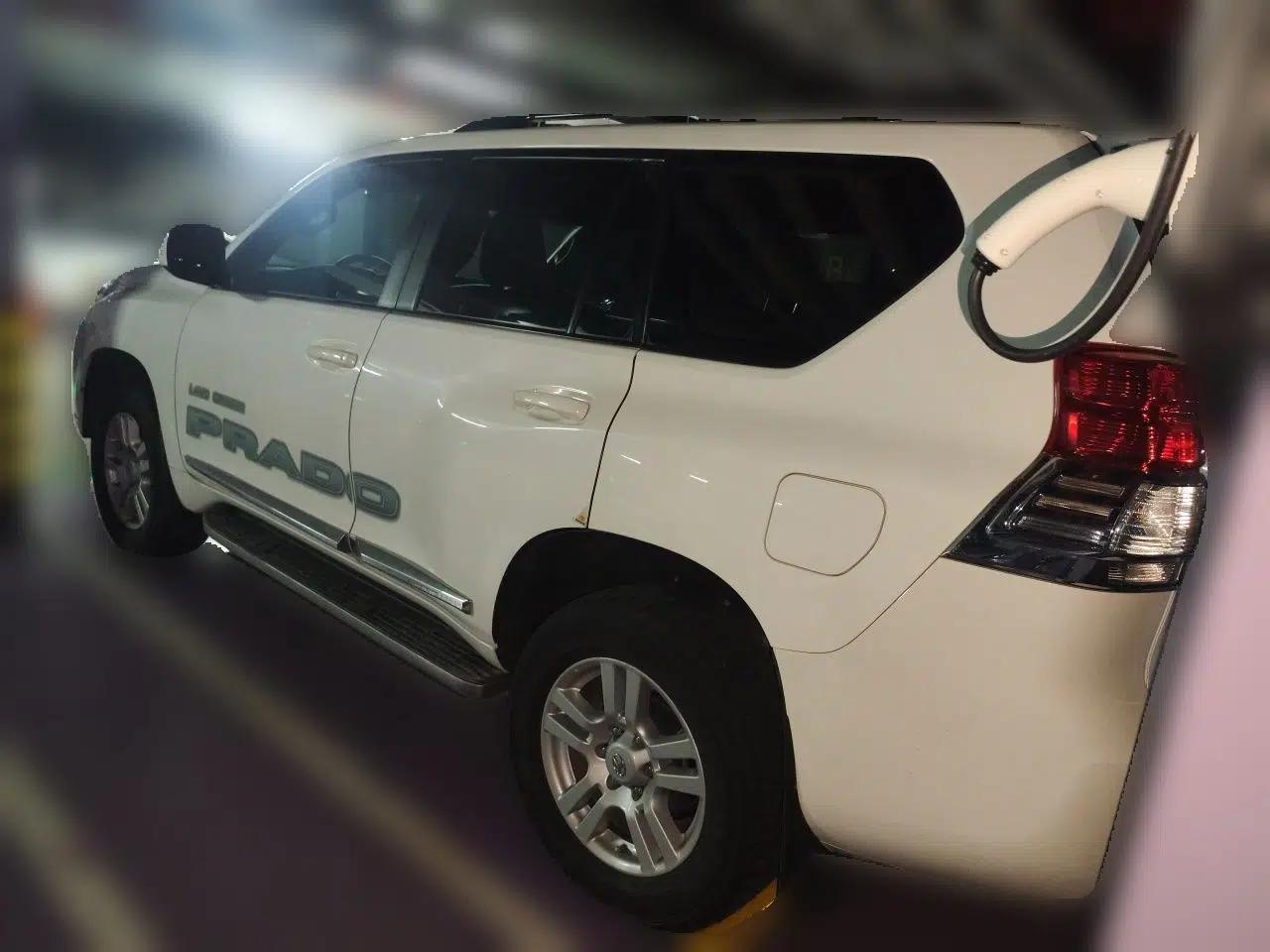 Toyota Prado 2010 4.0L Automatic VX — миниатюра 4