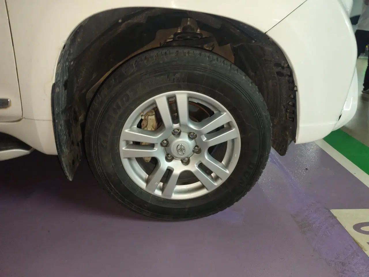 Toyota Prado 2010 4.0L Automatic VX — миниатюра 8