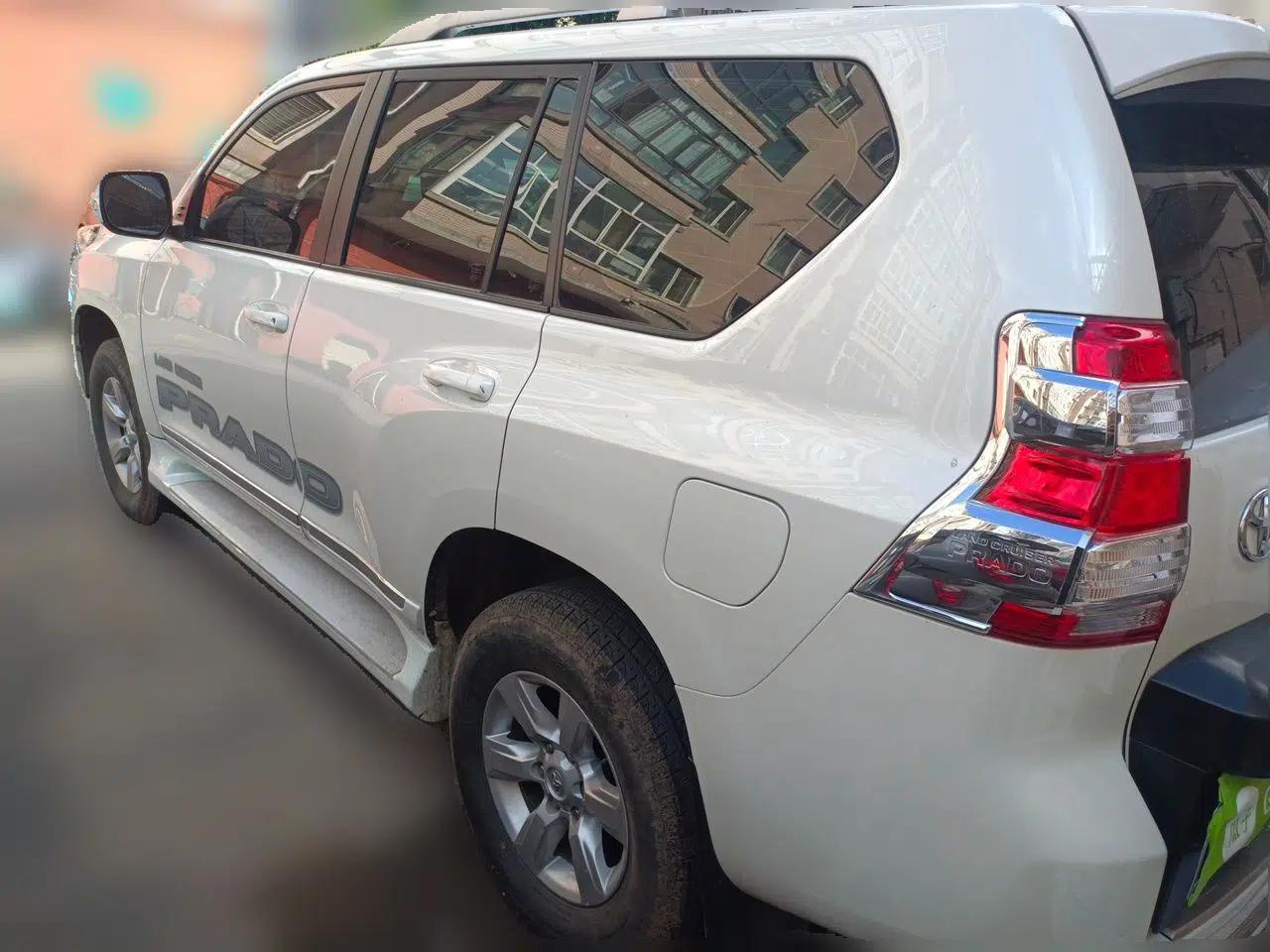 Toyota Prado 2014 2.7L Automatic Luxury Edition — миниатюра 4