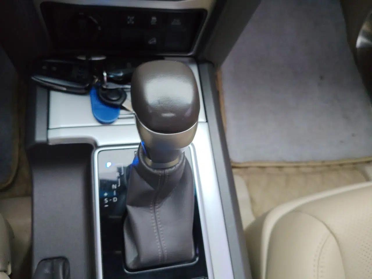 Toyota Prado Toyota Prado, automatic, 4.0-liter, 7 seats — миниатюра 14