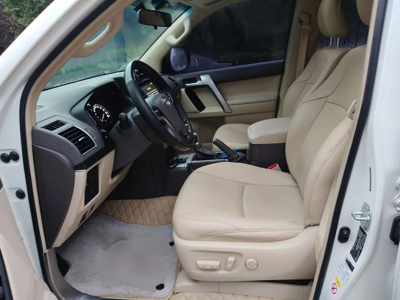 Toyota Prado Toyota Prado, automatic, 4.0-liter, 7 seats — миниатюра 15