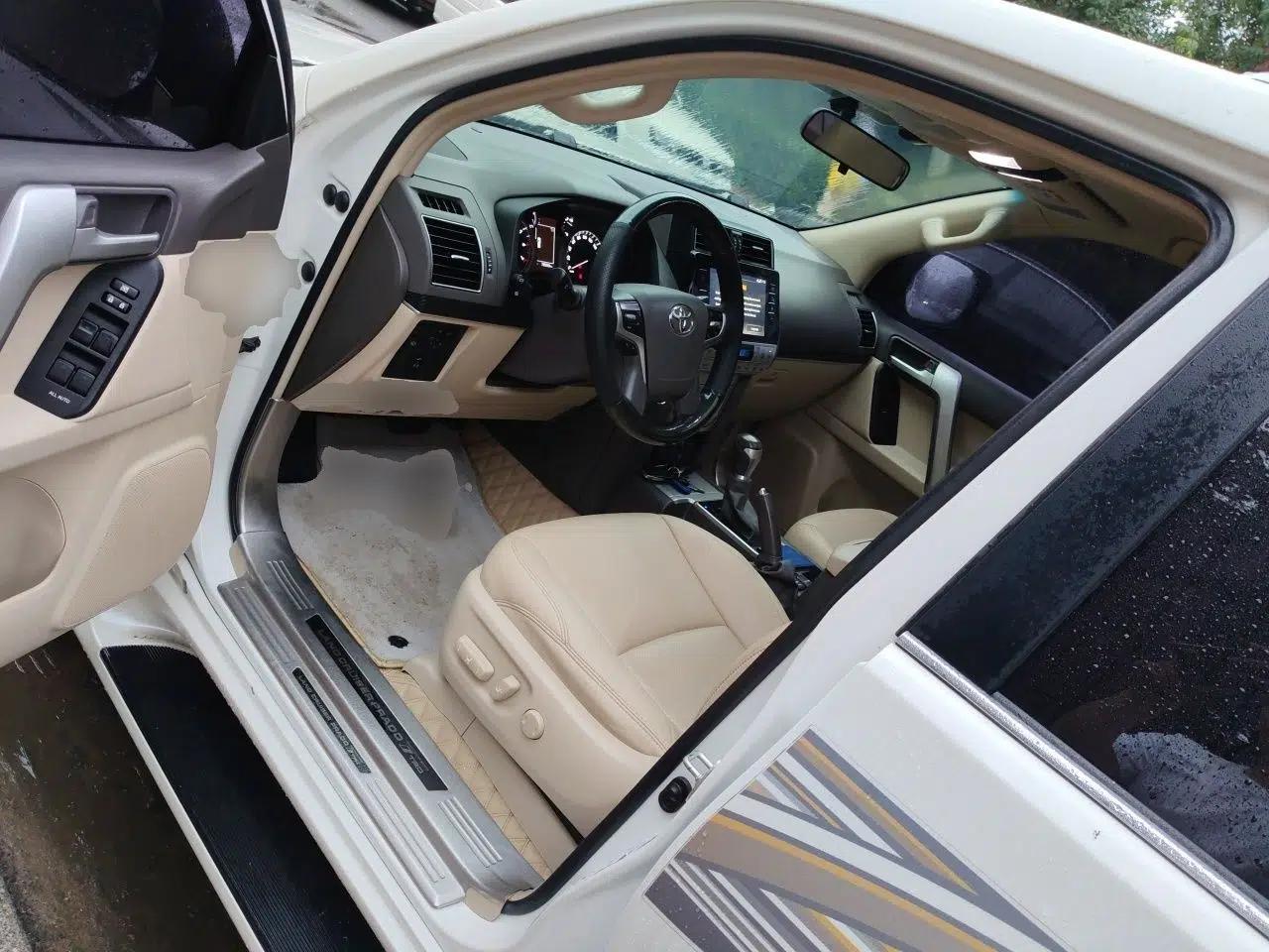 Toyota Prado Toyota Prado, automatic, 4.0-liter, 7 seats — миниатюра 16