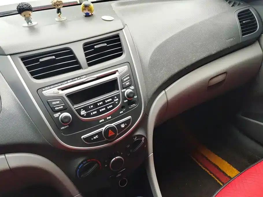 2016 Hyundai Reina 1.4L Automatic Leading Edition GLX — миниатюра 13
