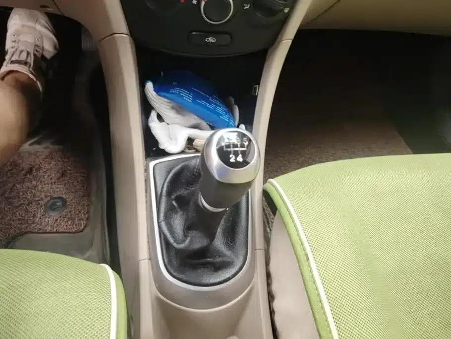2014 Hyundai Reina 1.4L Manual Intelligent GLS — миниатюра 16