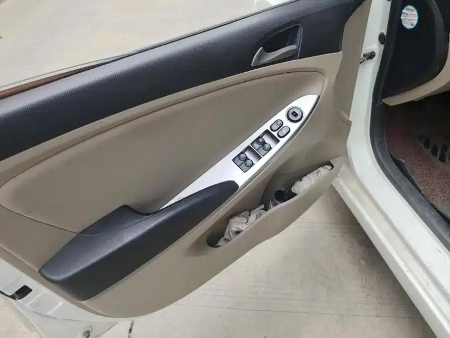 2014 Hyundai Reina 1.4L Manual Intelligent GLS — миниатюра 7