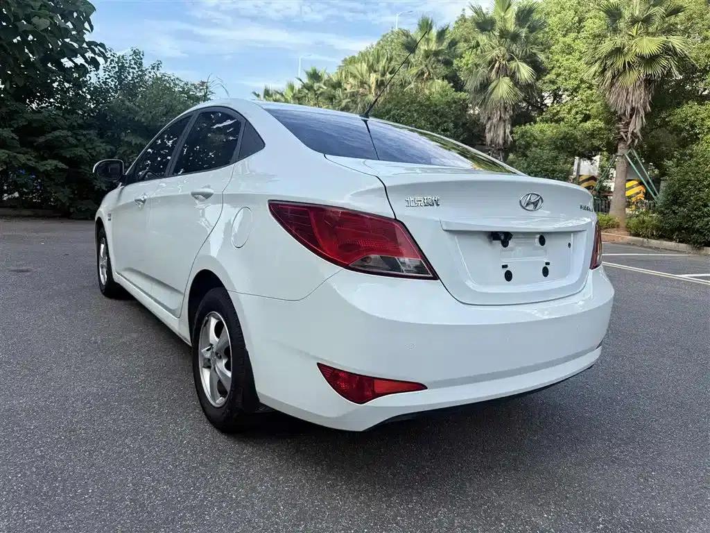 2016 Hyundai Reina 1.4L Automatic Intelligent GLS — миниатюра 4
