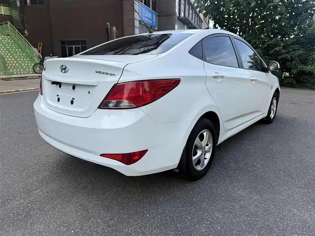 2016 Hyundai Reina 1.4L Automatic Intelligent GLS — миниатюра 6