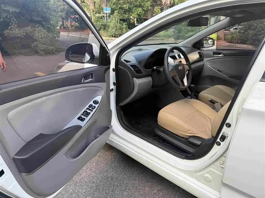 2016 Hyundai Reina 1.4L Automatic Intelligent GLS — миниатюра 7