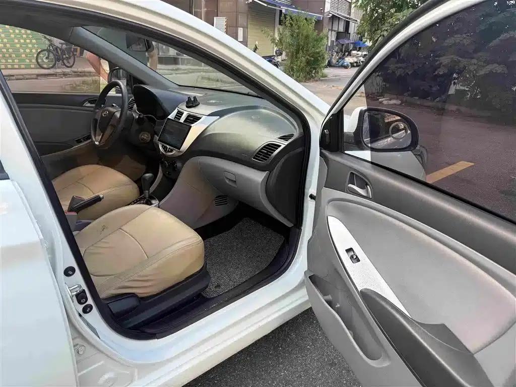 2016 Hyundai Reina 1.4L Automatic Intelligent GLS — миниатюра 9
