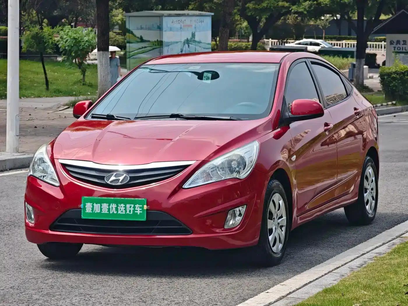 2013 Hyundai Reina Sedan 1.4L Automatic Standard GL — миниатюра 1