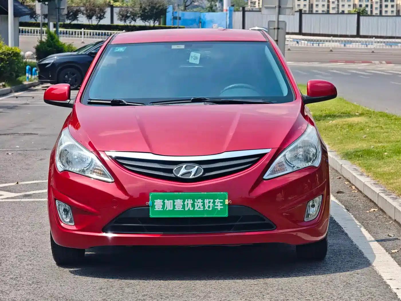 2013 Hyundai Reina Sedan 1.4L Automatic Standard GL — миниатюра 2