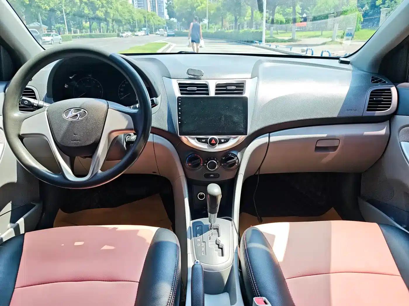 2013 Hyundai Reina Sedan 1.4L Automatic Standard GL — миниатюра 13