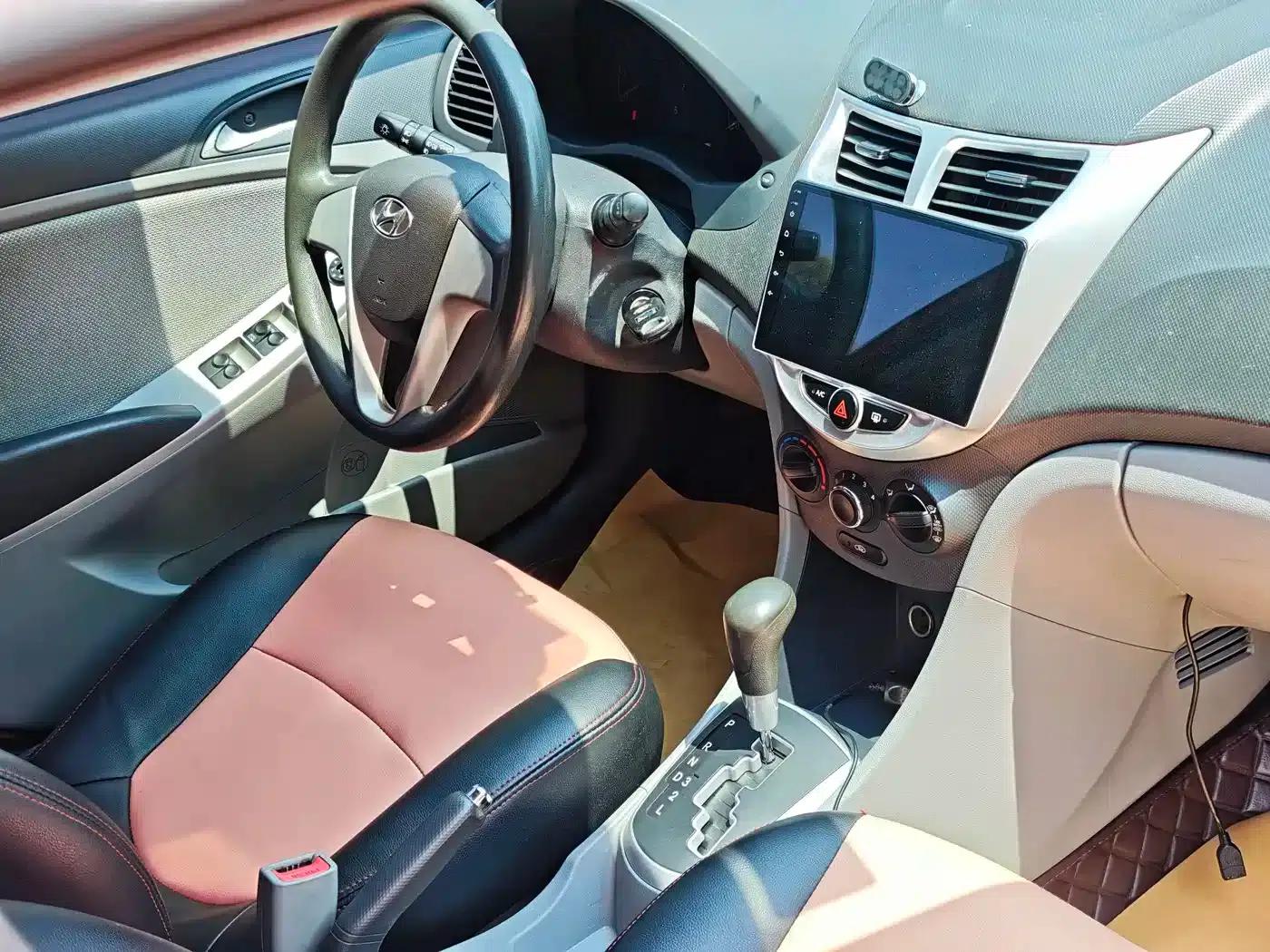 2013 Hyundai Reina Sedan 1.4L Automatic Standard GL — миниатюра 15