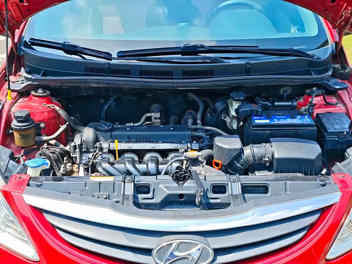 2013 Hyundai Reina Sedan 1.4L Automatic Standard GL — миниатюра 17
