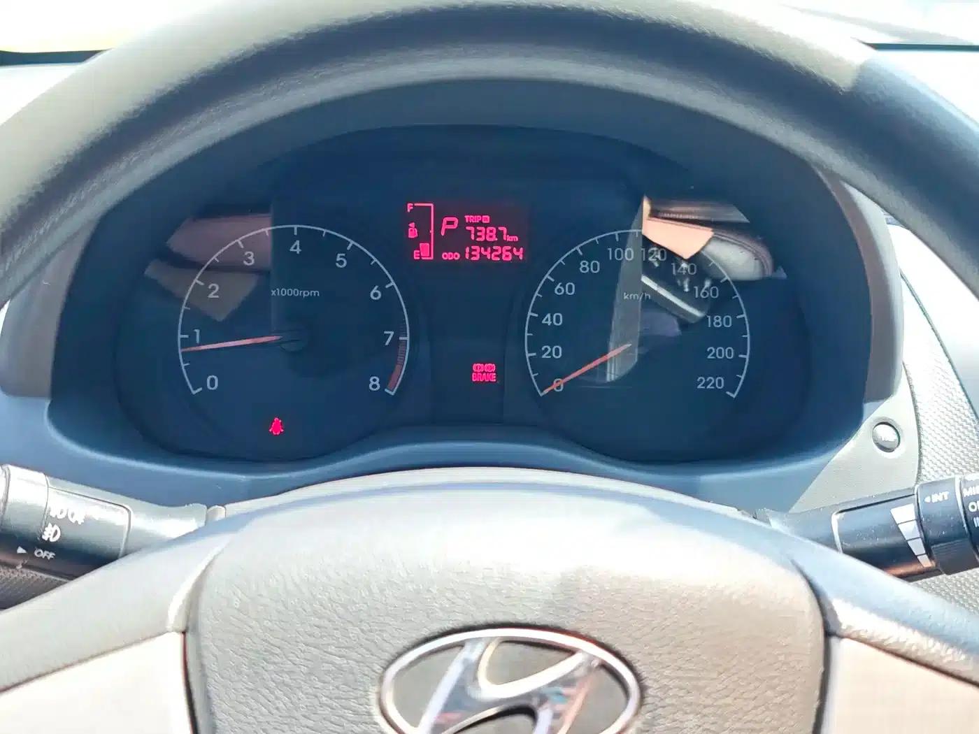 2013 Hyundai Reina Sedan 1.4L Automatic Standard GL — миниатюра 22