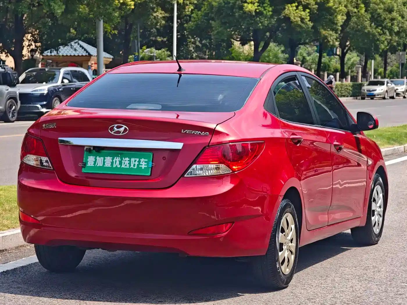 2013 Hyundai Reina Sedan 1.4L Automatic Standard GL — миниатюра 4