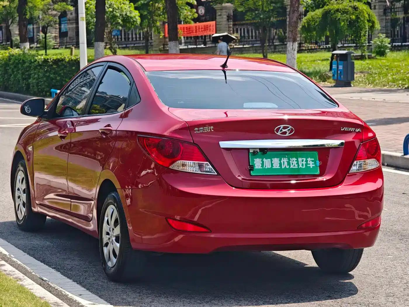 2013 Hyundai Reina Sedan 1.4L Automatic Standard GL — миниатюра 6