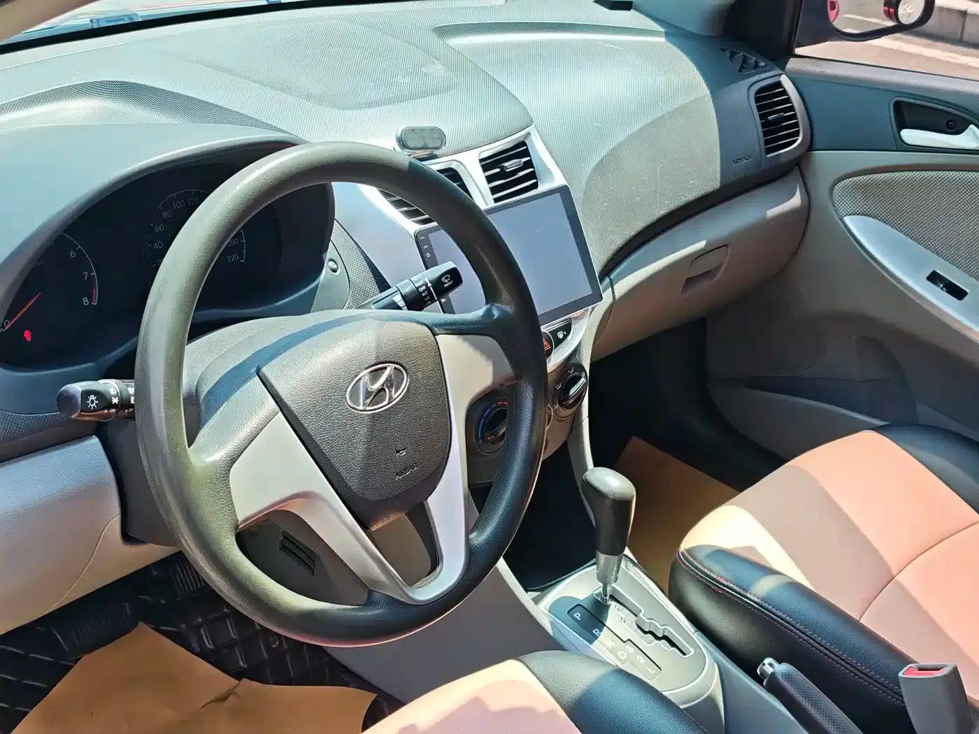 2013 Hyundai Reina Sedan 1.4L Automatic Standard GL — миниатюра 8