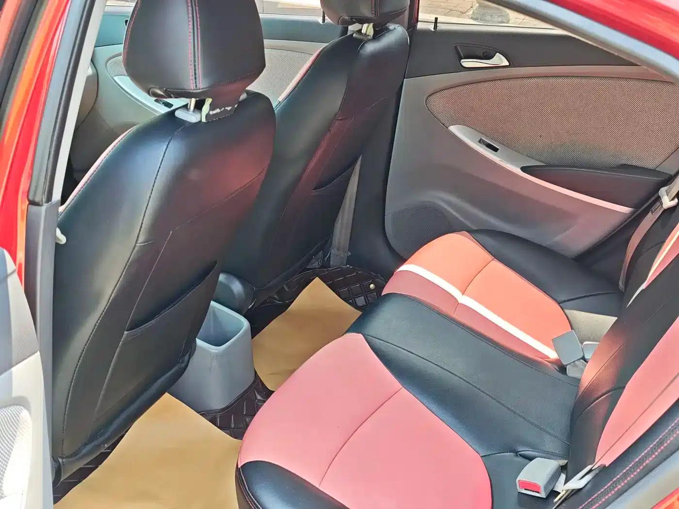 2013 Hyundai Reina Sedan 1.4L Automatic Standard GL — миниатюра 10