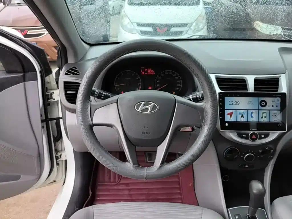 2014 Hyundai Reina 1.4L Automatic Intelligent GLS — миниатюра 11