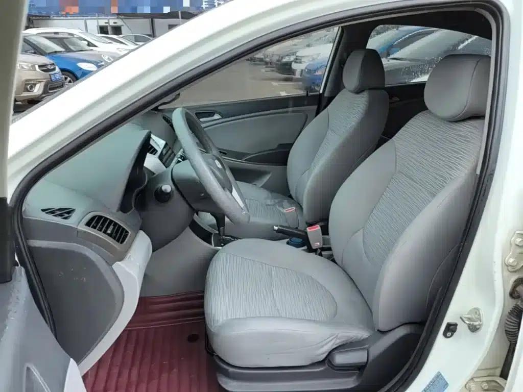 2014 Hyundai Reina 1.4L Automatic Intelligent GLS — миниатюра 15
