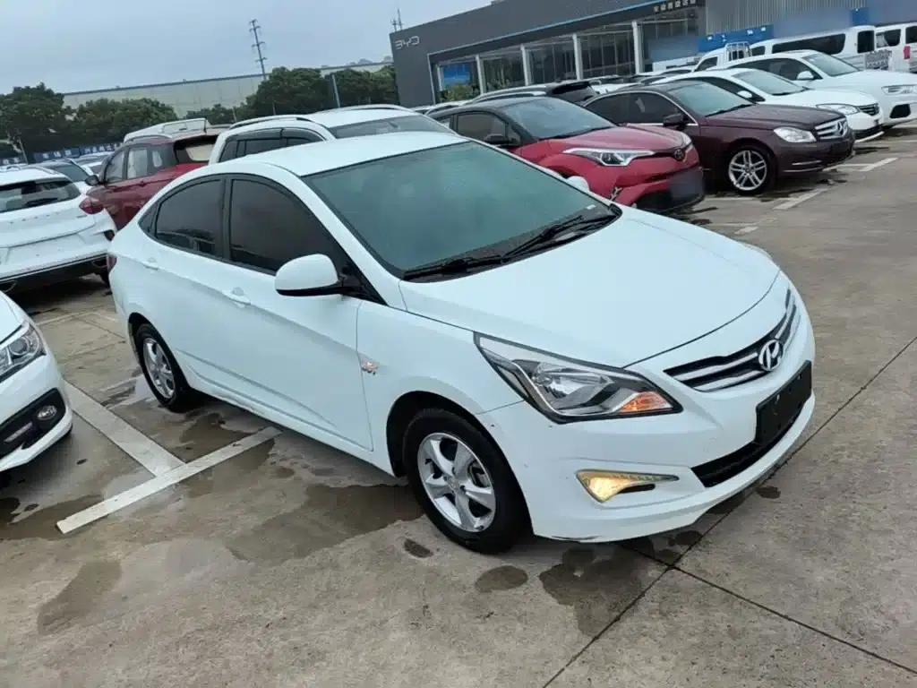 2014 Hyundai Reina 1.4L Automatic Intelligent GLS — миниатюра 4