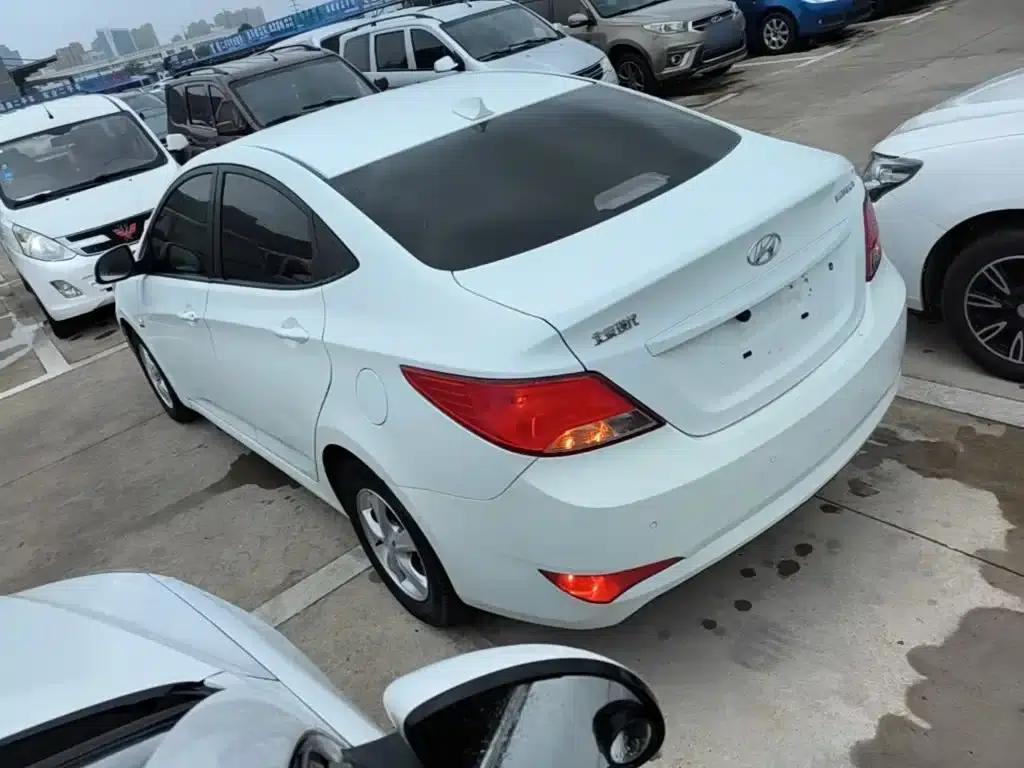 2014 Hyundai Reina 1.4L Automatic Intelligent GLS — миниатюра 5