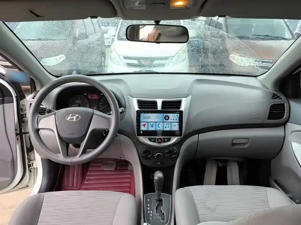 2014 Hyundai Reina 1.4L Automatic Intelligent GLS — миниатюра 10