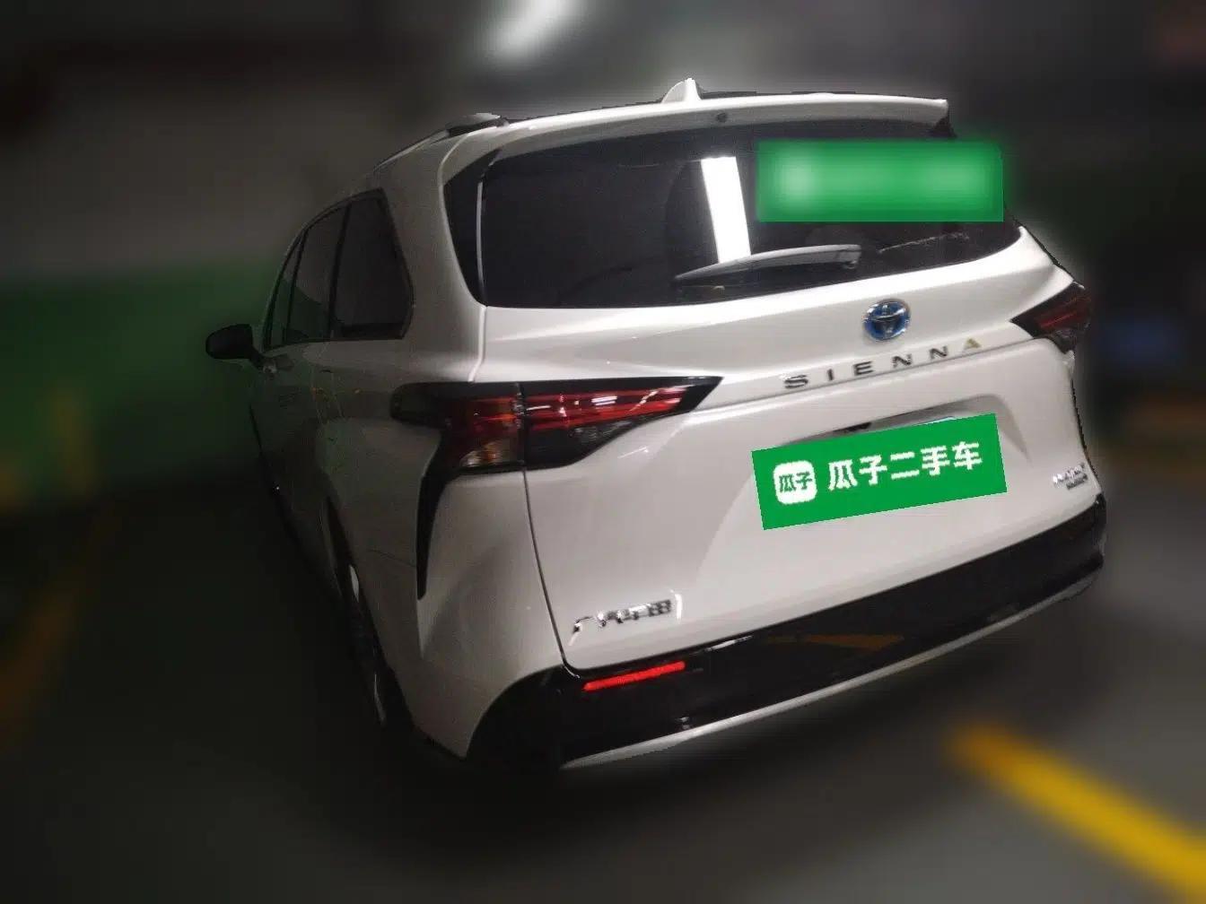 Toyota SIENNA 2021 2.5L Hybrid Platinum Edition — миниатюра 4