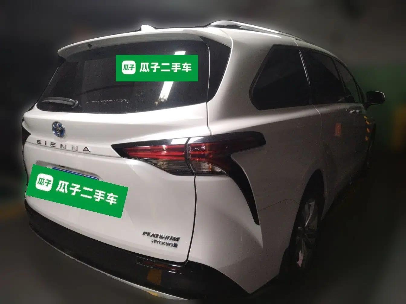 Toyota SIENNA 2021 2.5L Hybrid Platinum Edition — миниатюра 6