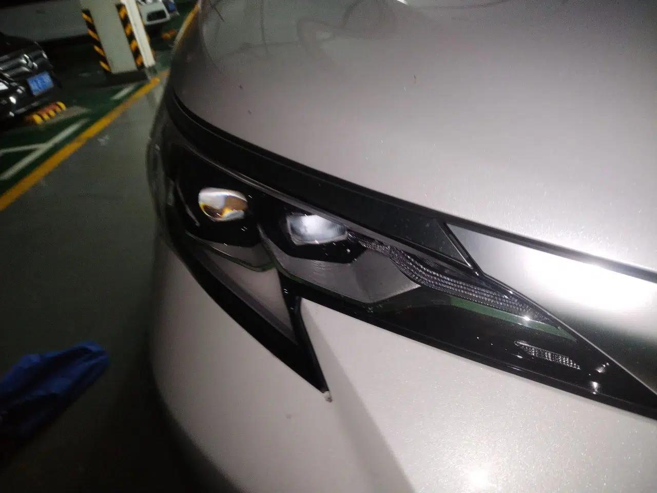 Toyota SIENNA 2021 2.5L Hybrid Platinum Edition — миниатюра 7