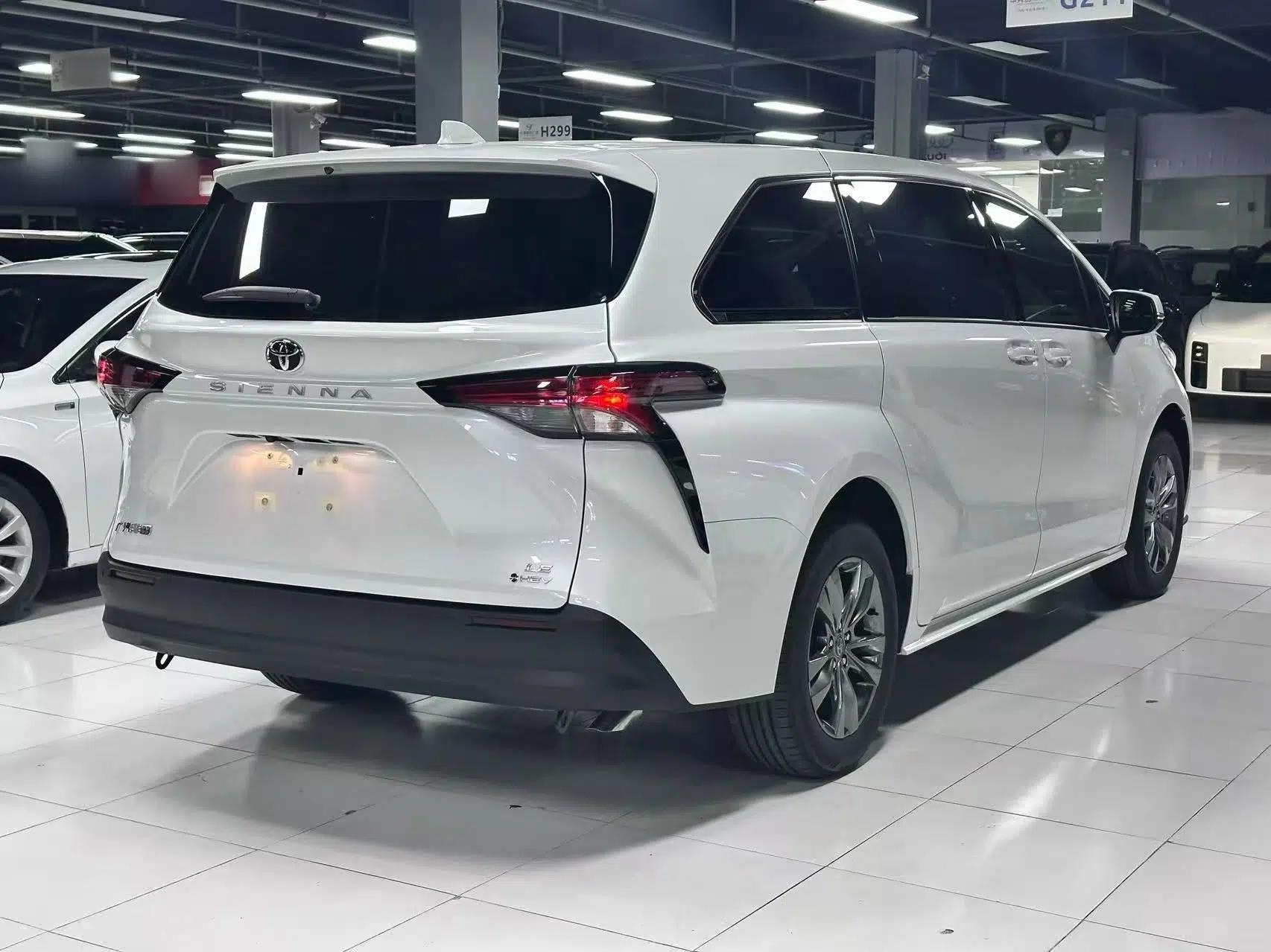 Toyota SIENNA 2027 Model 2.5L Dual-Engine Two-Wheel-Drive Comfort Edition — миниатюра 14