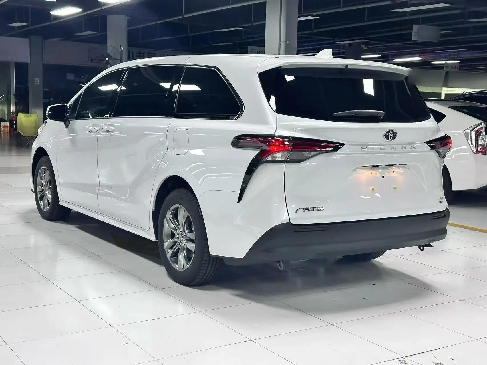 Toyota SIENNA 2027 Model 2.5L Dual-Engine Two-Wheel-Drive Comfort Edition — миниатюра 15