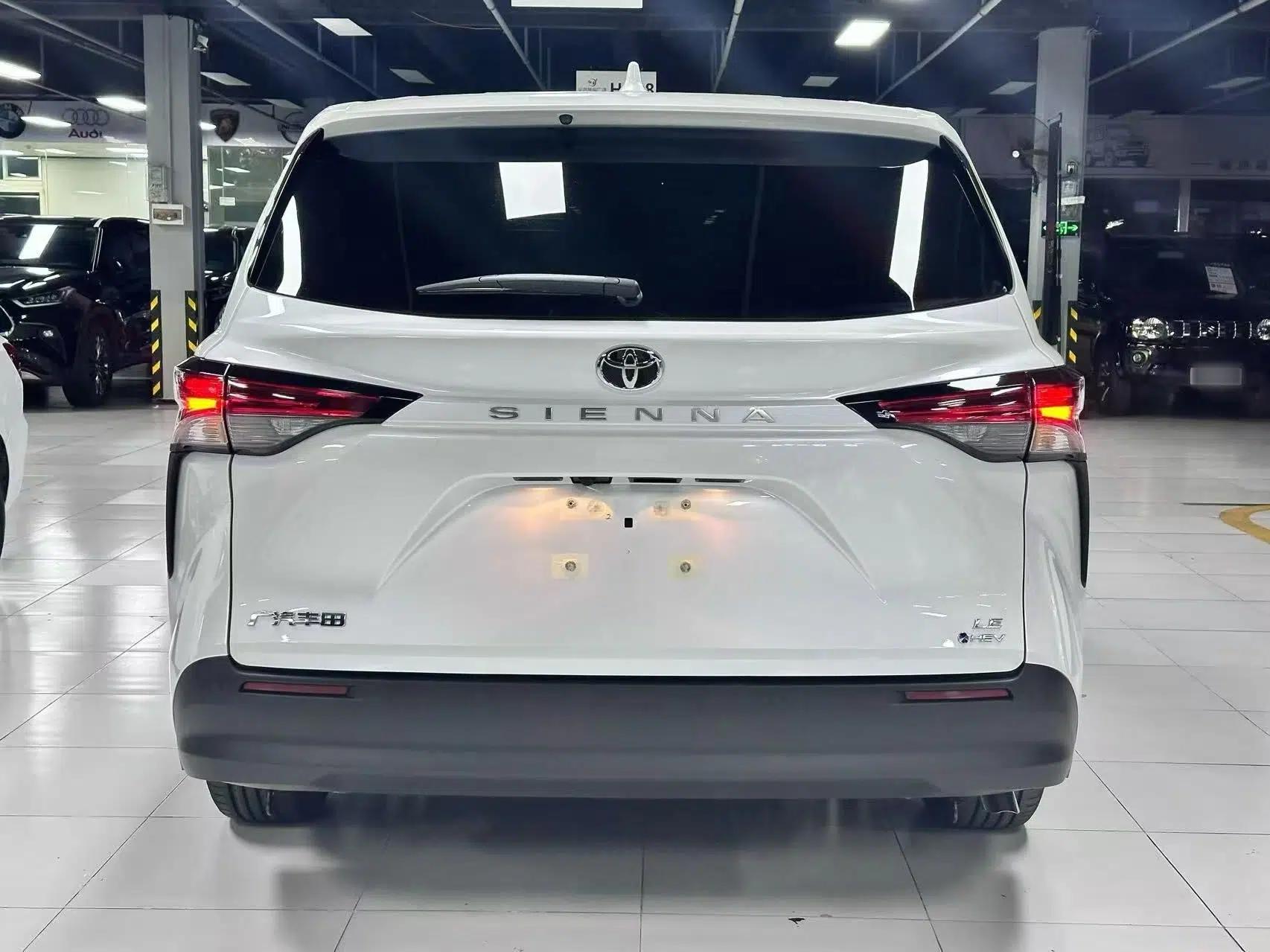 Toyota SIENNA 2027 Model 2.5L Dual-Engine Two-Wheel-Drive Comfort Edition — миниатюра 16