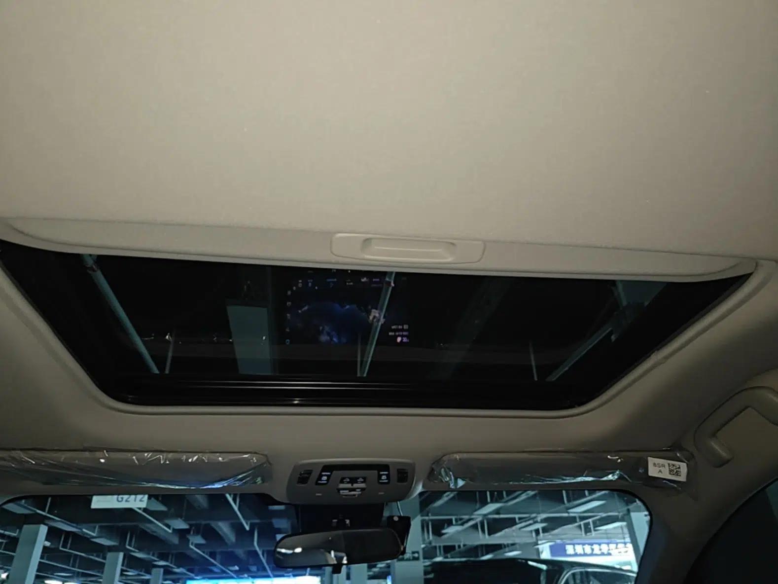 Toyota SIENNA 2027 Model 2.5L Dual-Engine Two-Wheel-Drive Comfort Edition — миниатюра 26