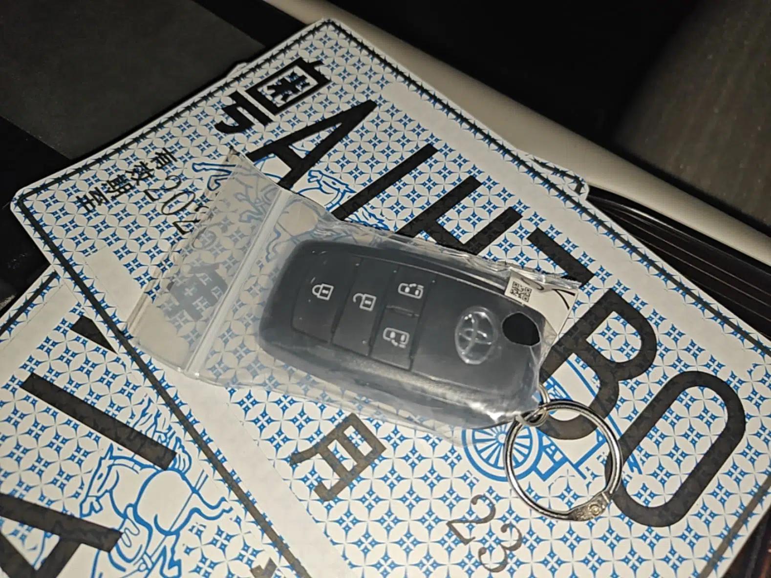 Toyota SIENNA 2027 Model 2.5L Dual-Engine Two-Wheel-Drive Comfort Edition — миниатюра 28