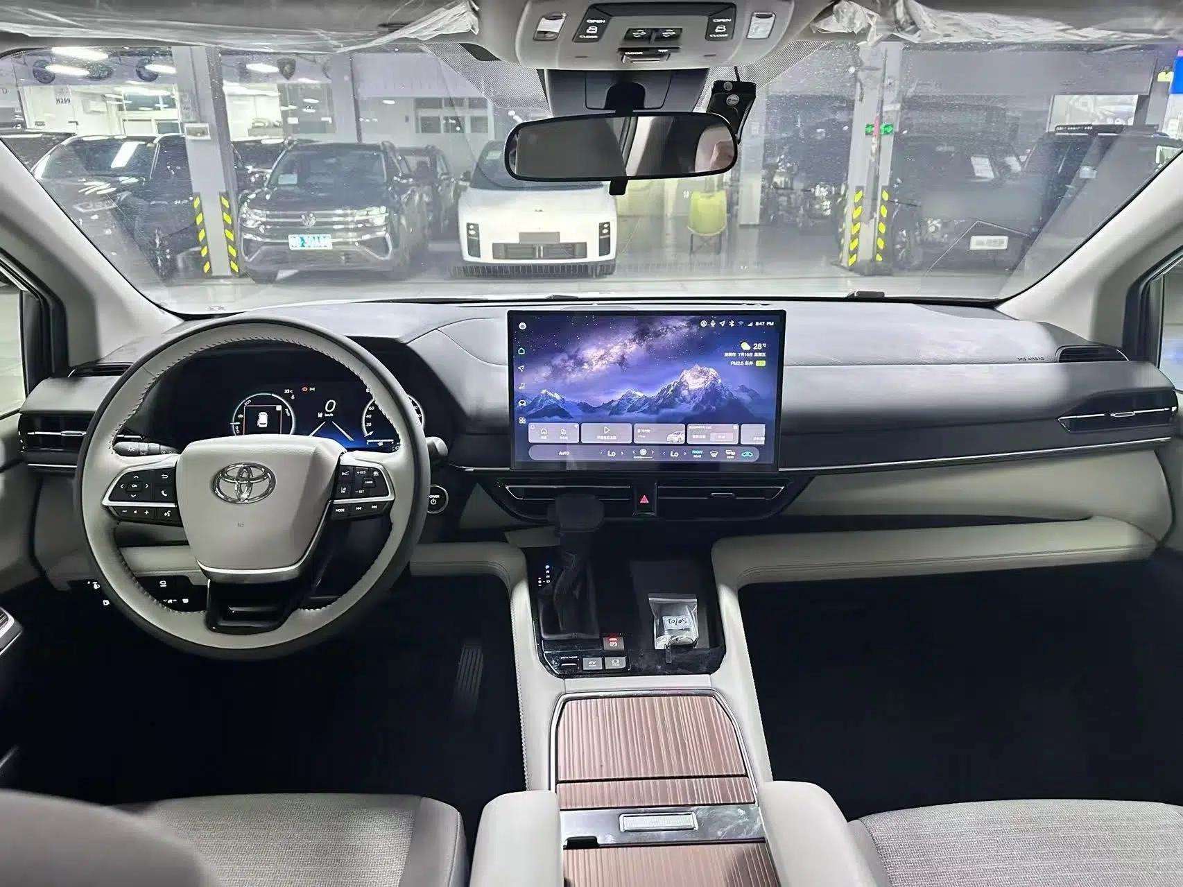 Toyota SIENNA 2027 Model 2.5L Dual-Engine Two-Wheel-Drive Comfort Edition — миниатюра 29