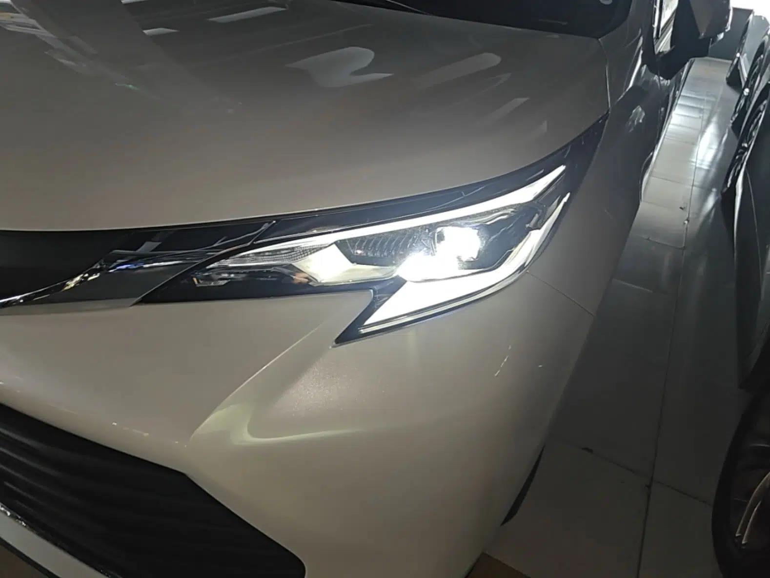 Toyota SIENNA 2027 Model 2.5L Dual-Engine Two-Wheel-Drive Comfort Edition — миниатюра 8
