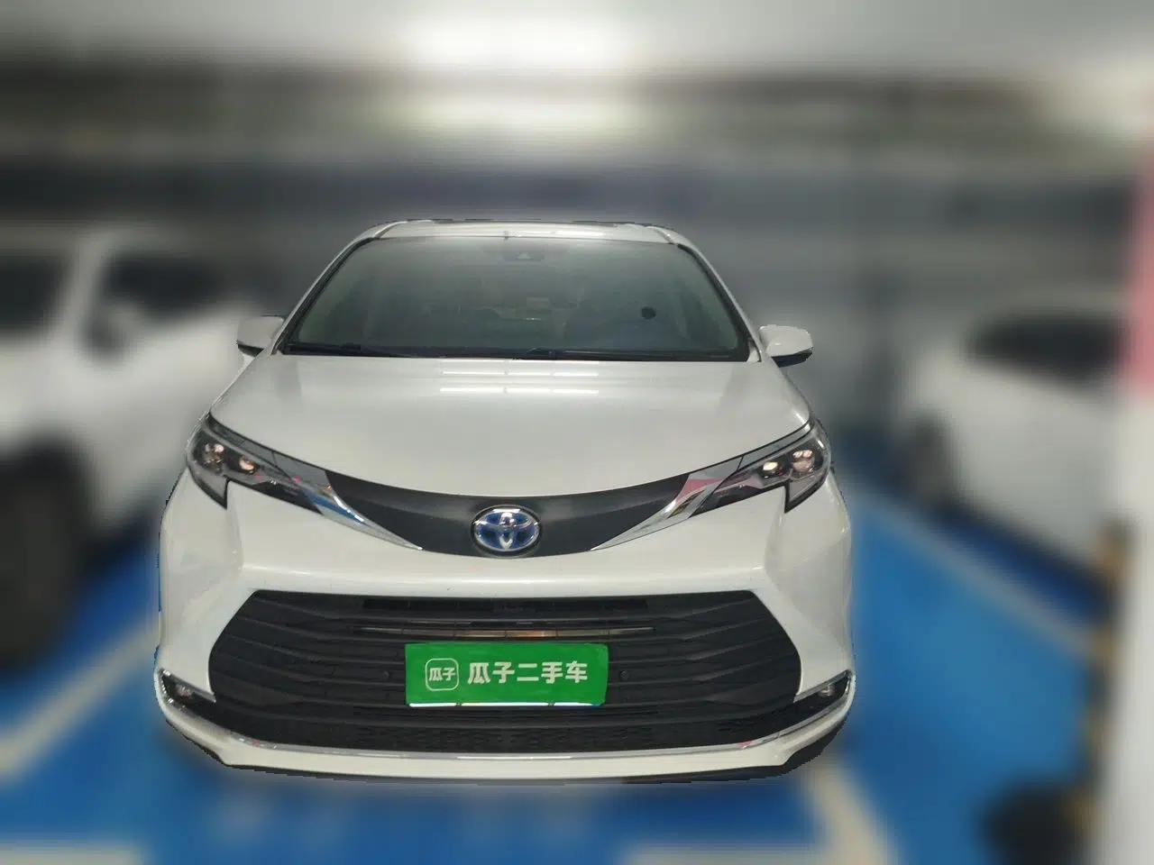 Toyota SIENNA 2023 2.5L Hybrid Comfort Edition — миниатюра 2