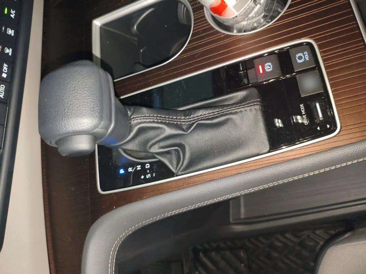Toyota SIENNA 2023 2.5L Hybrid Comfort Edition — миниатюра 13