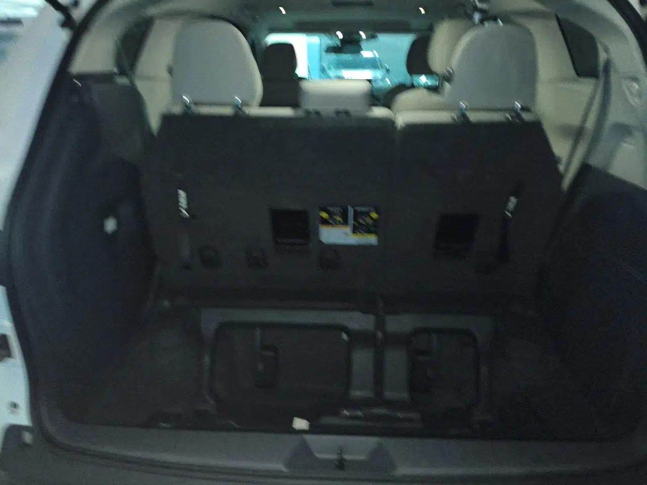 Toyota SIENNA 2023 2.5L Hybrid Comfort Edition — миниатюра 16