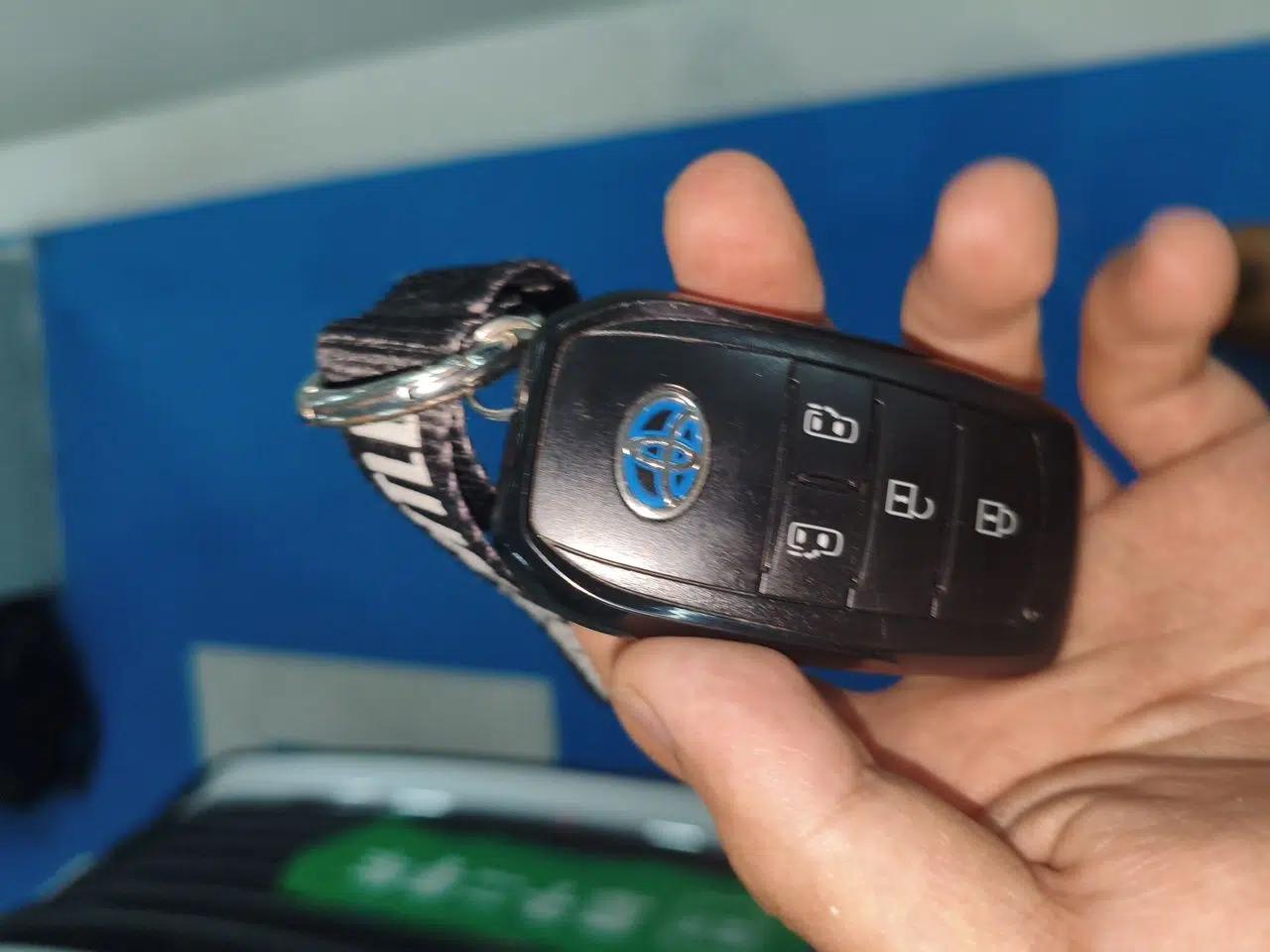 Toyota SIENNA 2023 2.5L Hybrid Comfort Edition — миниатюра 17