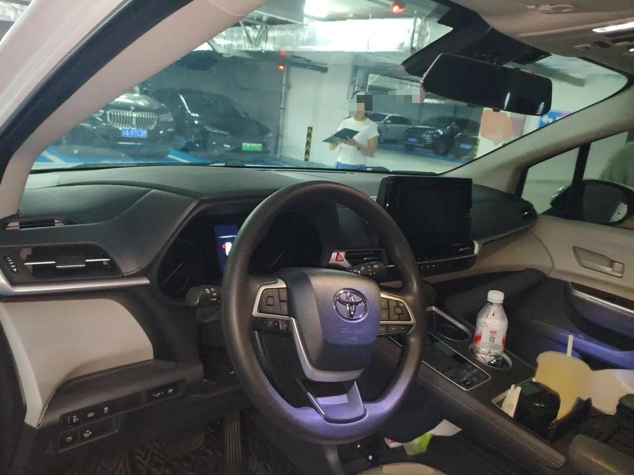 Toyota SIENNA 2023 2.5L Hybrid Comfort Edition — миниатюра 18
