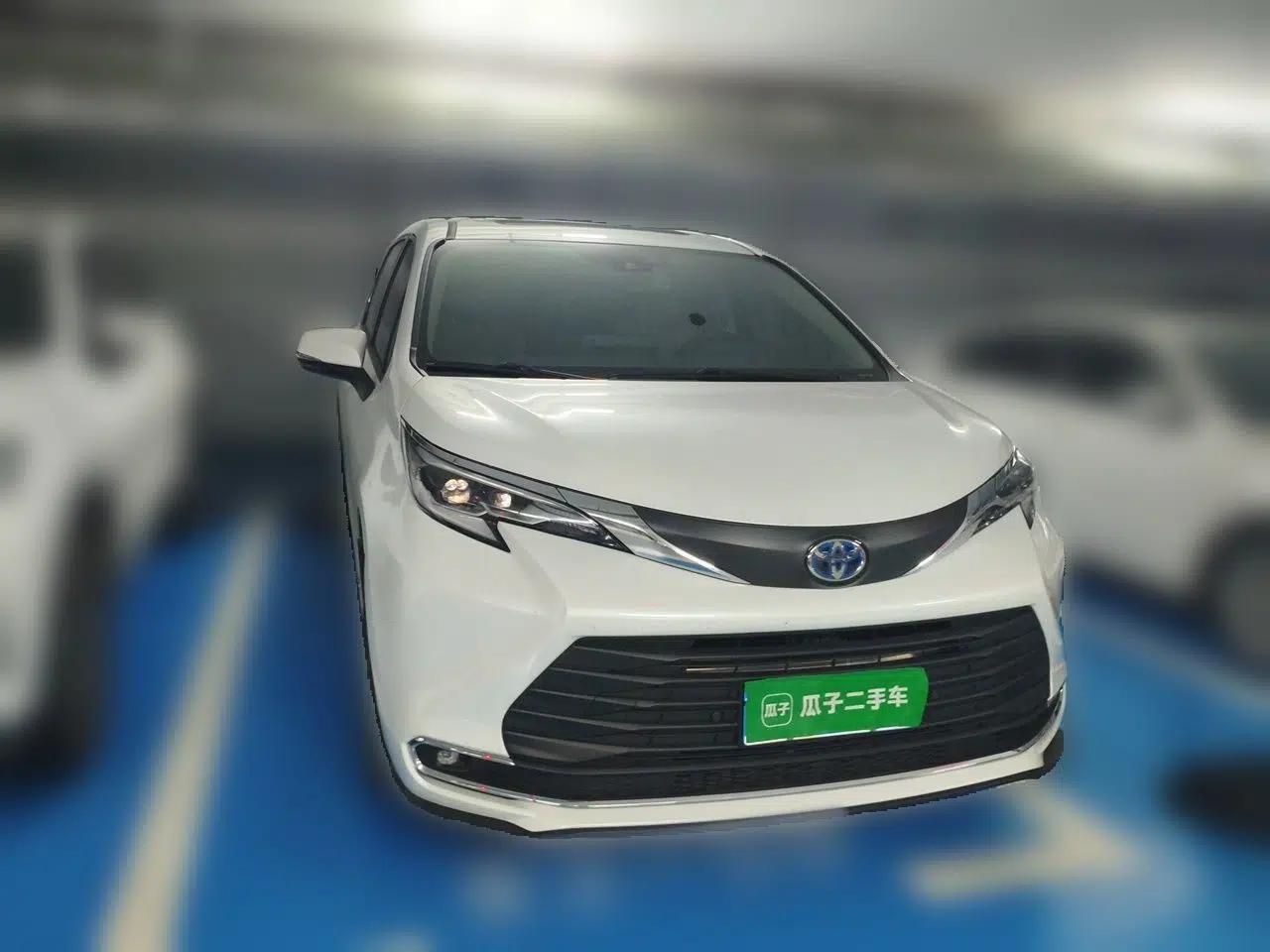 Toyota SIENNA 2023 2.5L Hybrid Comfort Edition — миниатюра 3