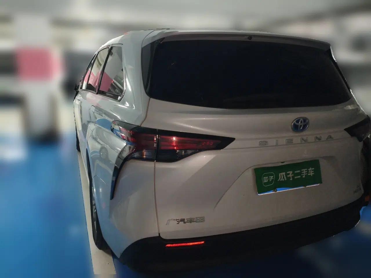Toyota SIENNA 2023 2.5L Hybrid Comfort Edition — миниатюра 4