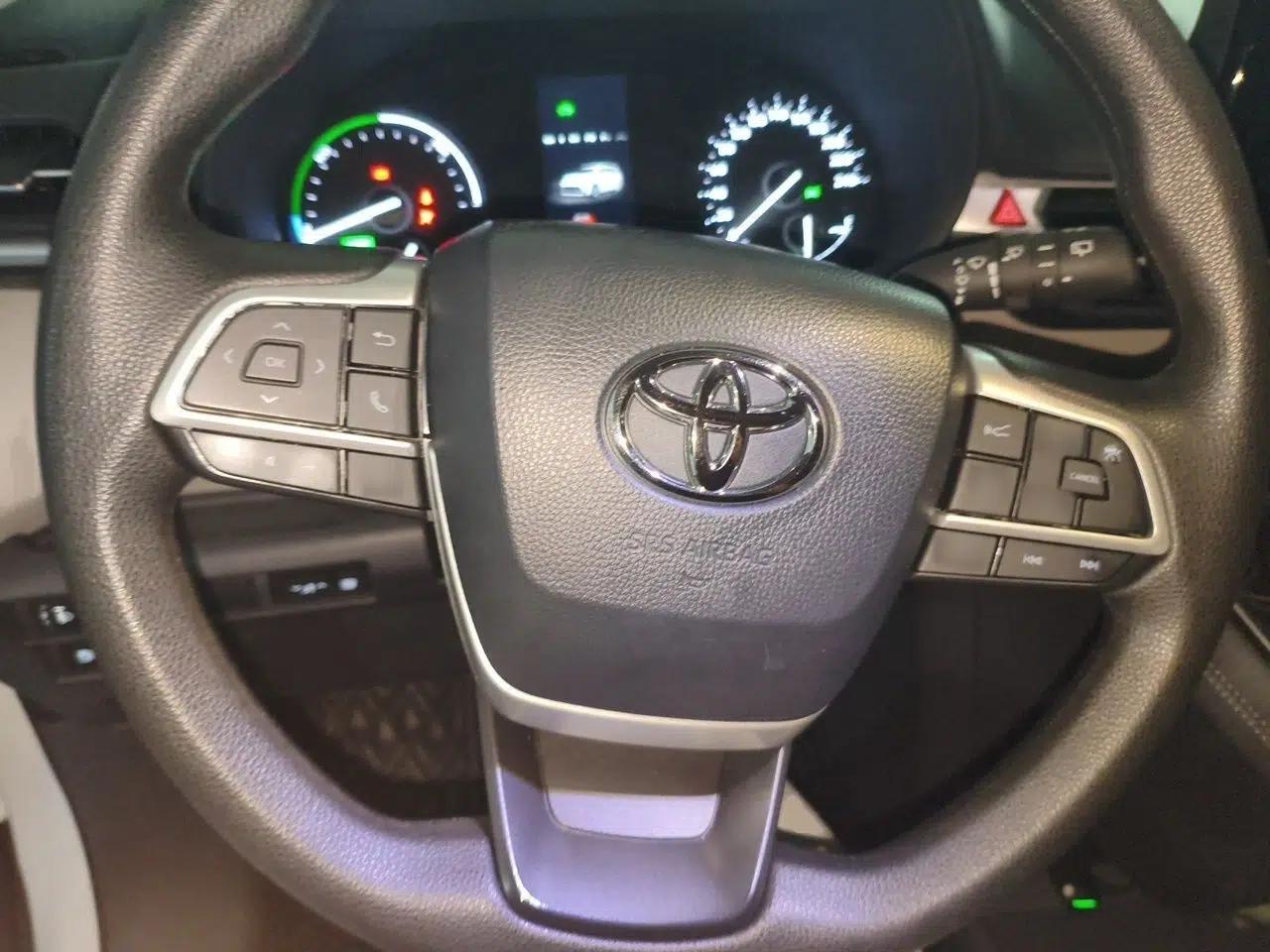 Toyota SIENNA 2023 2.5L Hybrid Comfort Edition — миниатюра 9