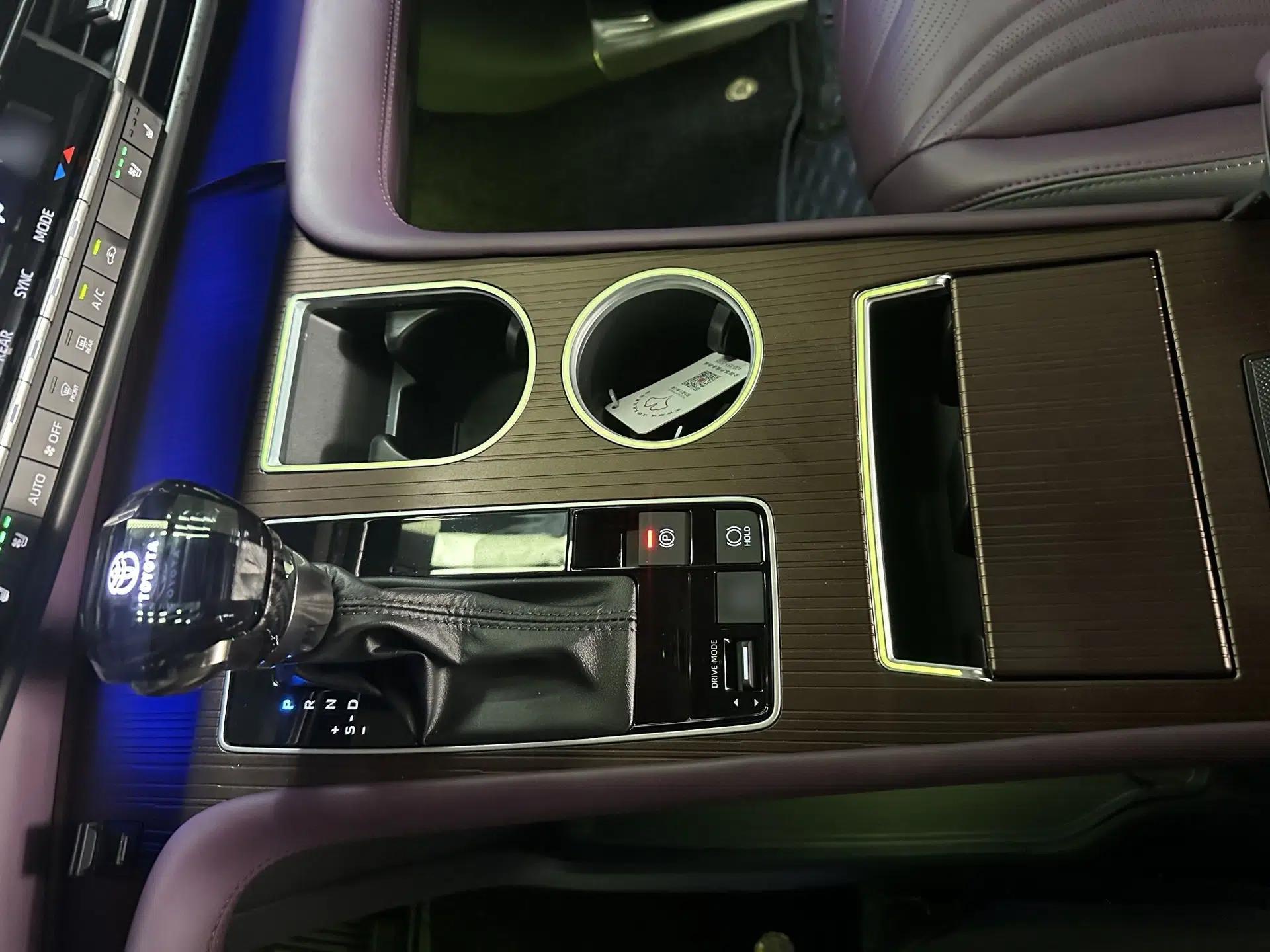 Toyota SIENNA 2024 2.5L Hybrid Comfort Edition — миниатюра 16